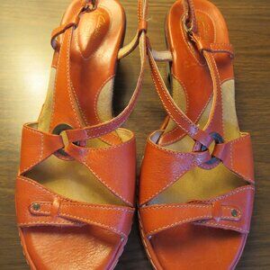 Women's Clarks Artisan Collection Strap Sandal Red Orange Sz 7 1/2 M, Hardy Worn
